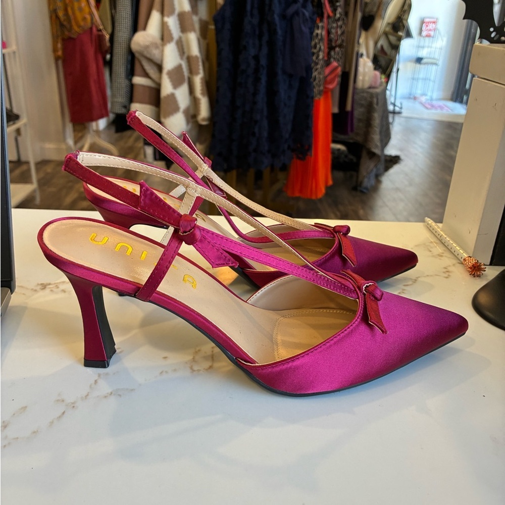 Unisa magenta satin slingback heels size 10